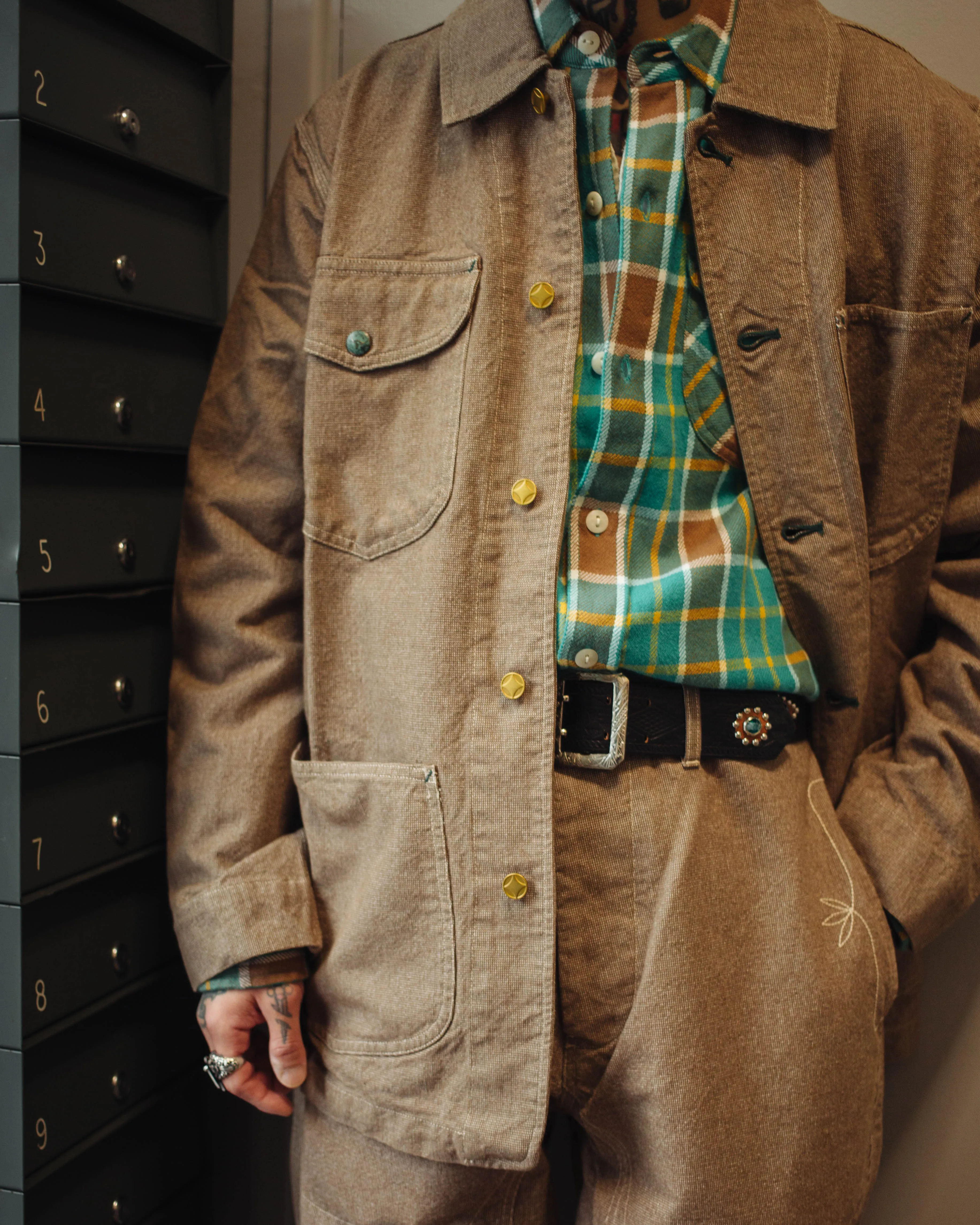 HEAVY PINPOINT CANVAS BARN JACKET - BROWN